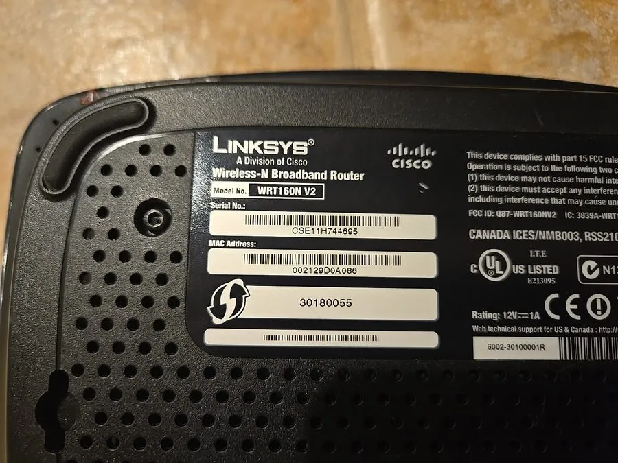 Маршрутизатор LINKSYS WRT160N V2 300 Mbps 4-Port 10/100 WIRELESS N ROUTER — фото лота 2