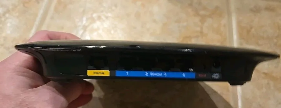 Маршрутизатор LINKSYS WRT160N V2 300 Mbps 4-Port 10/100 WIRELESS N ROUTER — фото лота 3