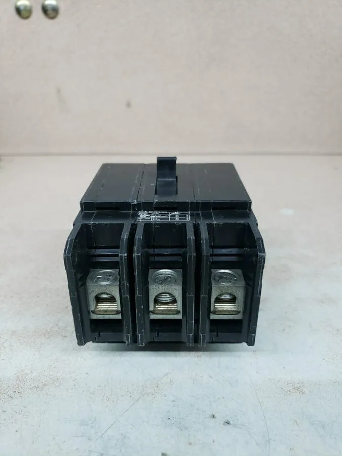 Автоматический выключатель SIEMENS BQD350 50 Amp 3Pole 480V Bolt-On Circuit Brea