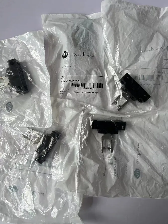 Реле безопасности 440G-A27143 Allen-Bradley Guardmaster Safety Switch