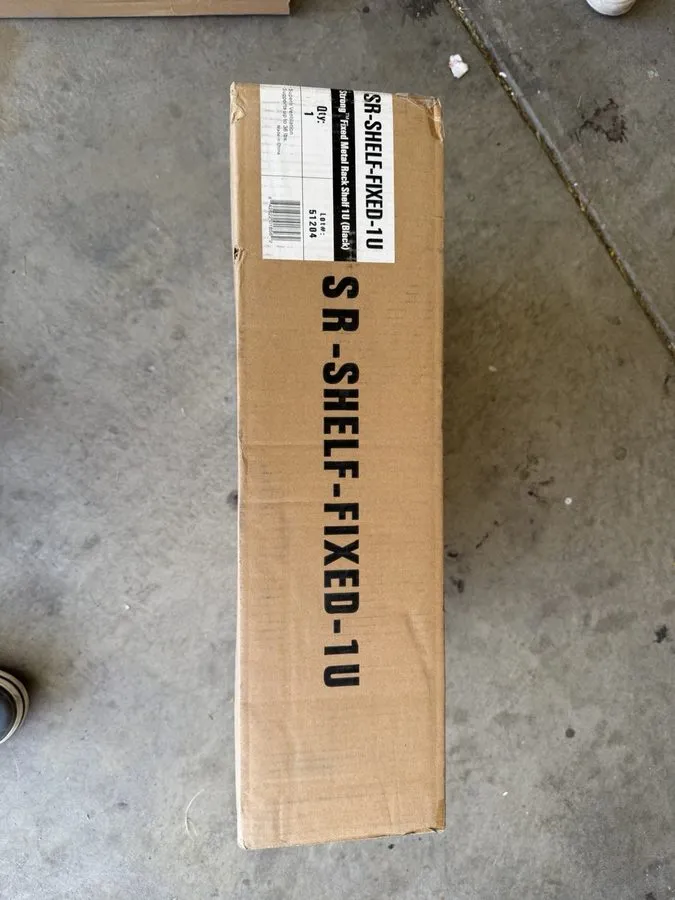 Стойка/шкаф Strong SR-SHELF-FIXED-1U Fixed Rack Shelf 1U 19” Black 36 lb — фото лота 1