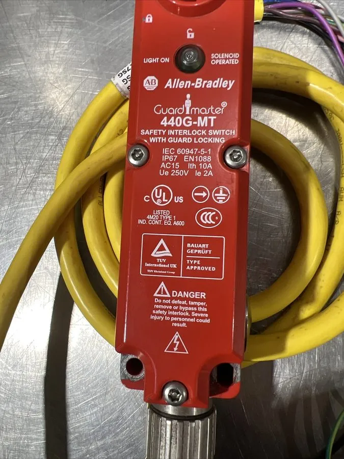 Реле безопасности 440G-MT47047 Allen-Bradley Guardmaster 440G-MT Guardlock Switc