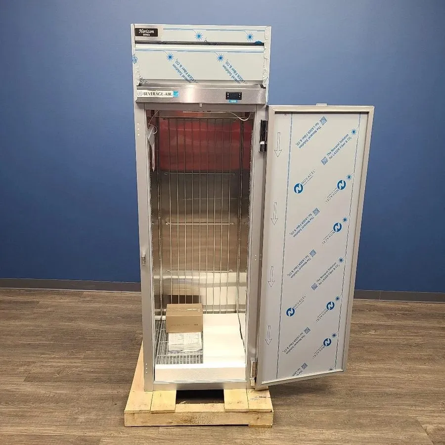 Морозильный шкаф Beverage Air HFS1HC-1S 26" One Door Reach-In Freezer (Scratch & — фото лота 2