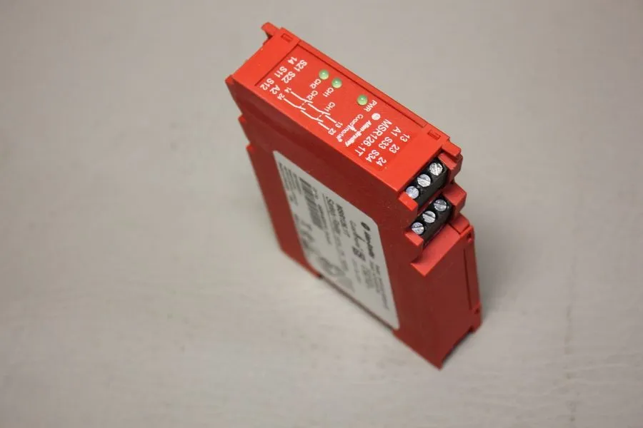 Реле безопасности Allen-Bradley Minotaur MSR126.1T 440R-N23114 Safety Relay 24V 