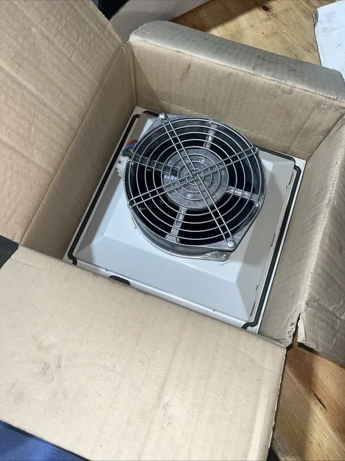 Монтажный шкаф Rittal SK 3325027 Enclosure Fan And Filter Unit 24v-dc — фото лота 1