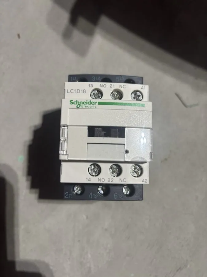 Контактор LC1D18P7 Schneider Electric TeSys D 18 A 3-Pole Contactor, 230 V AC Co