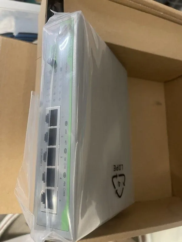 Коммутатор Allied Telesis AT-FS705L Ethernet Switch 5 ports 10/100Mbps — фото лота 1