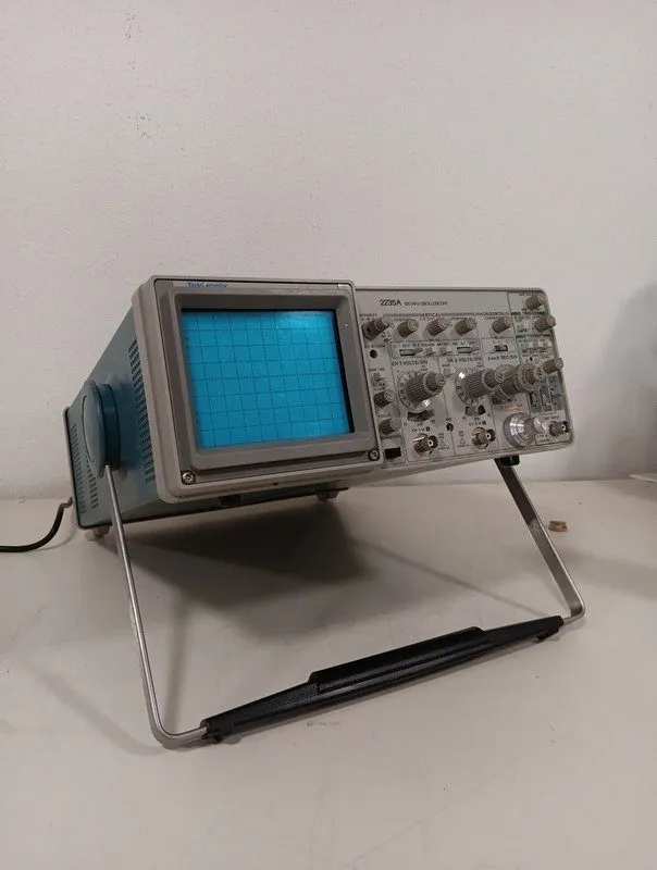 Осциллограф Tektronix 2235A 100 MHz Oscilloscope 2 CH Probes