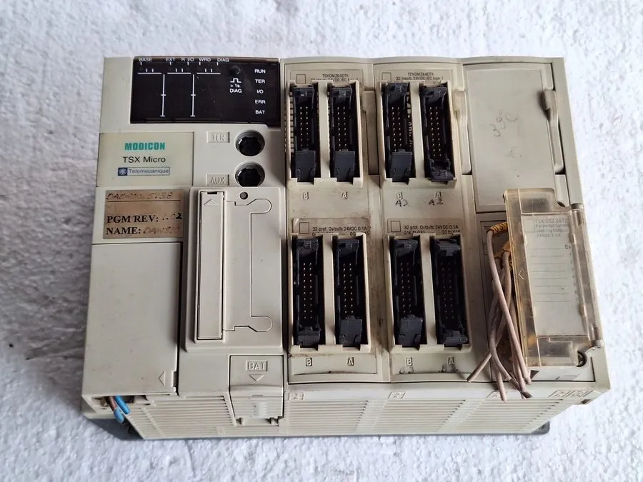 ПЛК Modicon TSX Micro Telemecanique TSX3722001 TSXDMZ64DTK TSXDSZ08T2