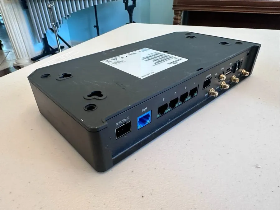 Маршрутизатор Cradlepoint E300-C18B Series Enterprise 5G Router E300