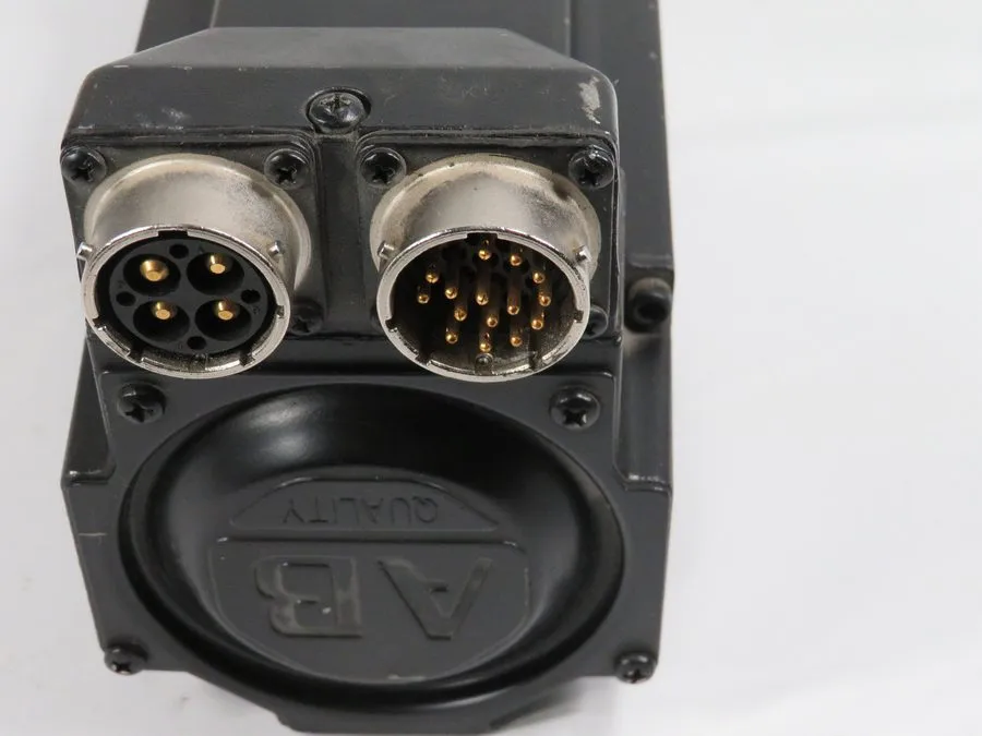 Серводвигатель Allen Bradley MPL-A330P-HK22AA Kinetix Brushless Servo Motor 230V
