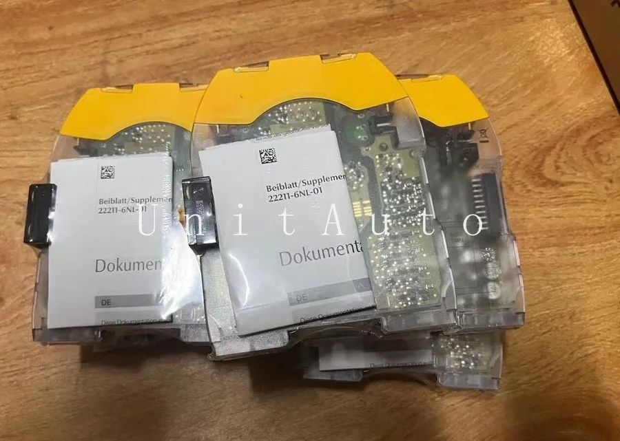 Реле безопасности PILZ safety relay PNOZ m EF 8DI4DO 772142