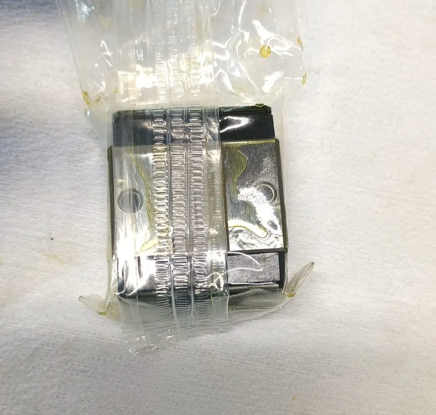 Линейная направляющая THK SR-15V/W LINEAR GUIDE SLIDE BEARING *UG5L19
