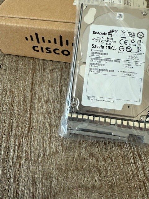 Жёсткий диск UCS-HDD900GI2F106 Cisco 900GB 10K 6Gbps SAS 2.5'' Hard Drive 800-35