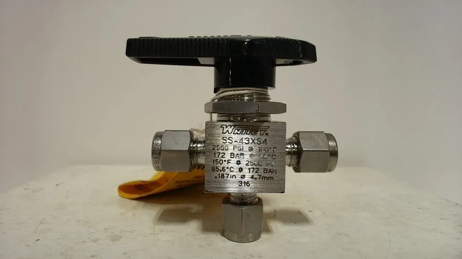 Клапан Whitey Swagelok SS-43XS4 1/4" Ball Valve 2500 PSI Stainless Steel NOD