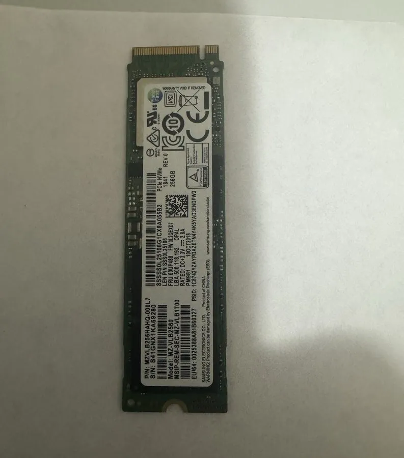 SSD-накопитель Samsung PM981 256GB M.2 NVMe SSD MZVLB256HAHQ-000L7 Lenovo Pull