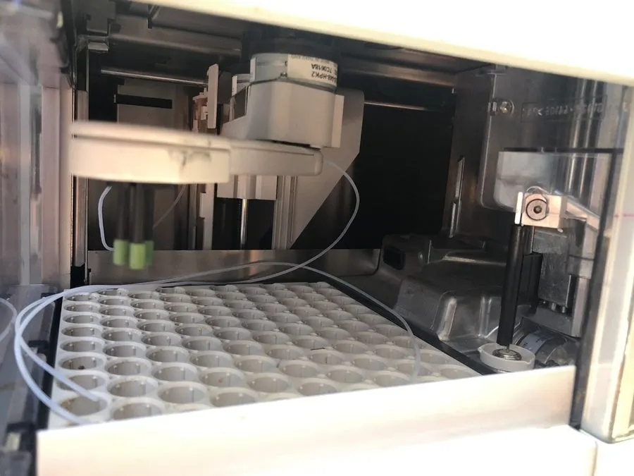 Хроматограф Agilent HP 1100 G1329A ALS HPLC Autosampler Initialization + Video