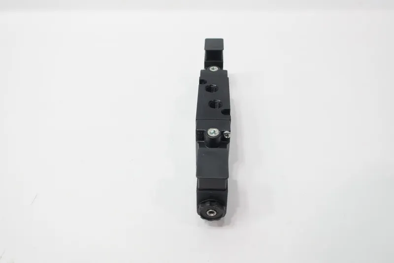 Электромагнитный клапан Parker B521ACB53C Pneumatic Solenoid Valve 67v-dc 120v-a