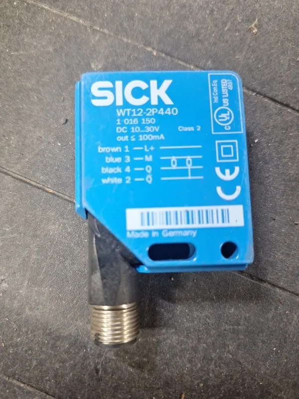 Датчик приближения SICK WT12-2P440 PLC PHOTOELECTRIC PROXIMITY SENSOR, PNP, RED  — фото лота 1