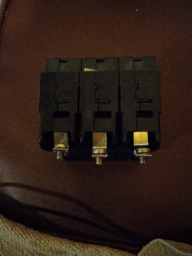 Автоматический выключатель Square D EHB34020PL 3p 20a 480v Circuit Breaker 1-yr