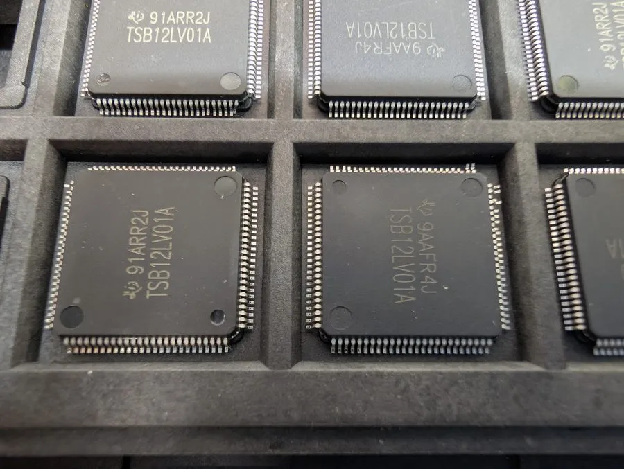 Микросхема 13x Texas Instruments Link Layer Controller IC TSB12LV01APZ TSB12LV01 — фото лота 1