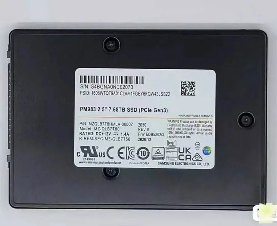 SSD-накопитель Samsung PM983 7.68TB SSD 2.5" NVMe PCIe Gen 3 U.2 MZQLB7T6HMLA-00