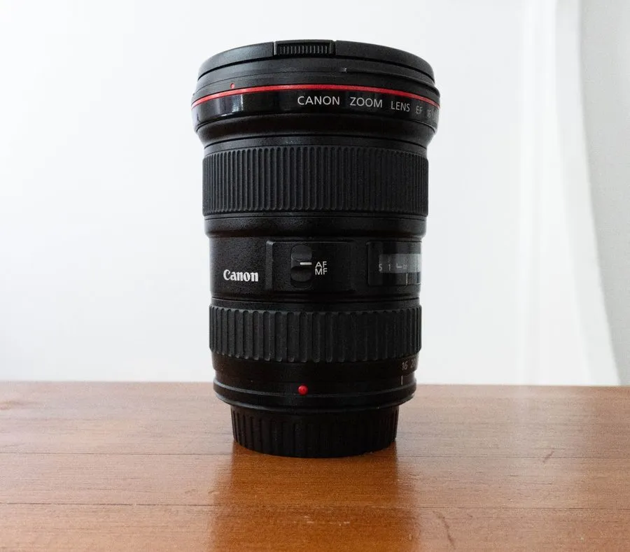 Объектив Canon EF 14mm f/2.8L USM Ultra Wide Angle L Series Lens w/ Caps