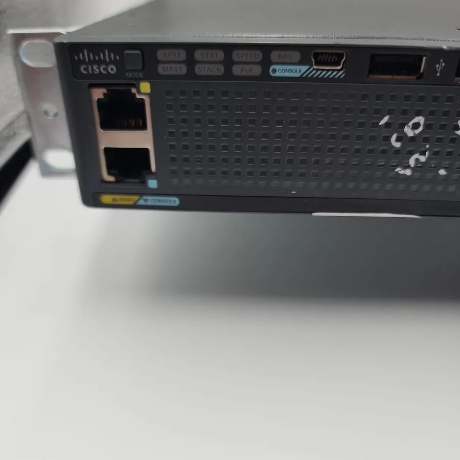 Коммутатор Cisco Catalyst 3560-X WS-C3560X-24P-L PoE Gigabit Switch w/ C3KX-NM-1