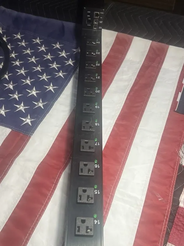 Блок розеток PDU Tripp Lite PDUMV30NET 30A 120V 24-Outlet Switched Network PDU 0 — фото лота 3