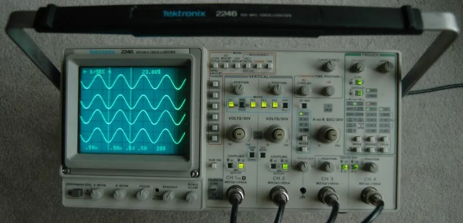 Осциллограф TEKTRONIX 2246 4 Channel 100 MHz Oscilloscope