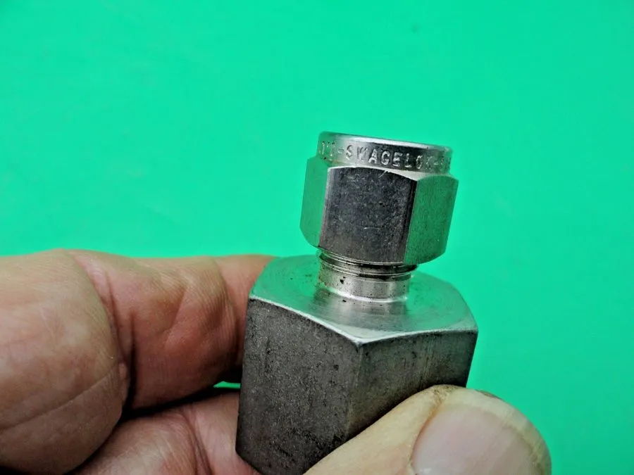 Фитинг Swagelok SS-600-7-8 Stainless Fitting, 3/8" Tube x 1/2" Female NPT — фото лота 2