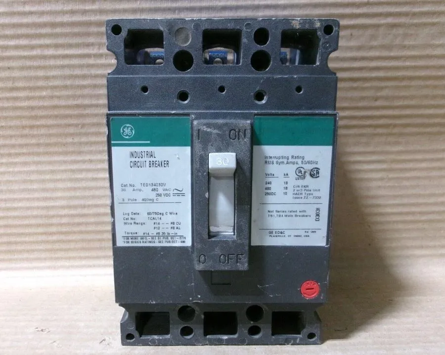Автоматический выключатель GE TED134030 30A 3-Pole 480V AC E-Frame Circuit Break