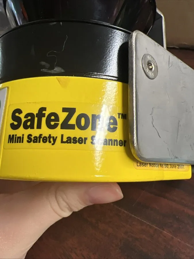 Сканер безопасности Allen-Bradley 442L-SFZNMN Guardmaster SafeZone Mini Safety L