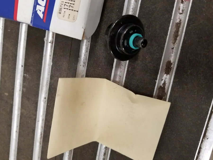 Трубопроводная арматура ACDelco 17113700 Fuel Injection Pressure Regulator with 