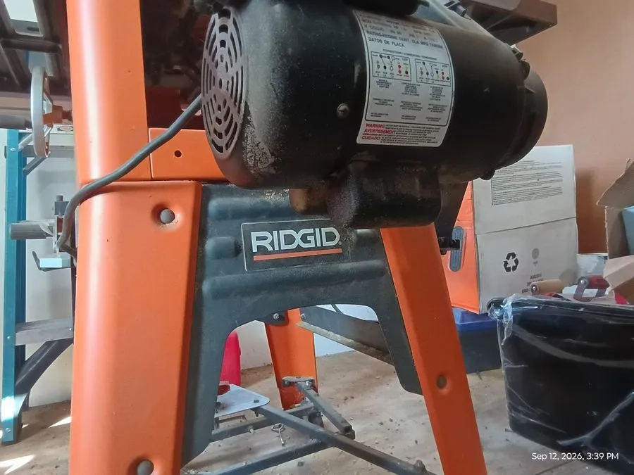 Ленточная библиотека RIDGID TS3650 10 in Cast Iron Table Saw, 24 in Rip Capacity — фото лота 1