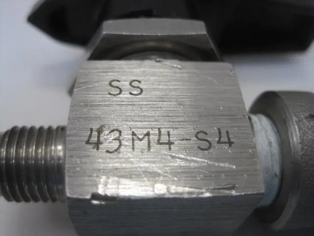 Клапан 12787 Whitey Swagelok Ball Valve SS-43M-S4 and Parker Compression Elbow S — фото лота 2