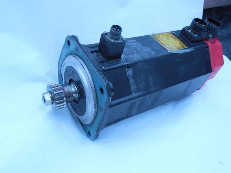 Серводвигатель Fanuc 6/2000 A06B-0127-B175 AC Servo Motor 1.0kW