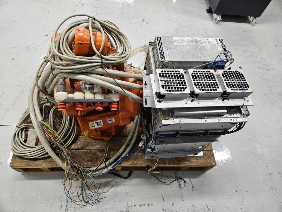 Робот ABB IRB 2600 M2004 Robot w/ IRC5 Controls, Missing Cable Set