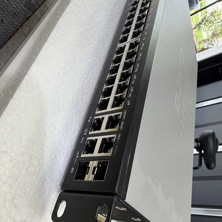 Коммутатор Cisco SF300-24PP 24-port Managed PoE+ Switch (no rackmount brackets)
