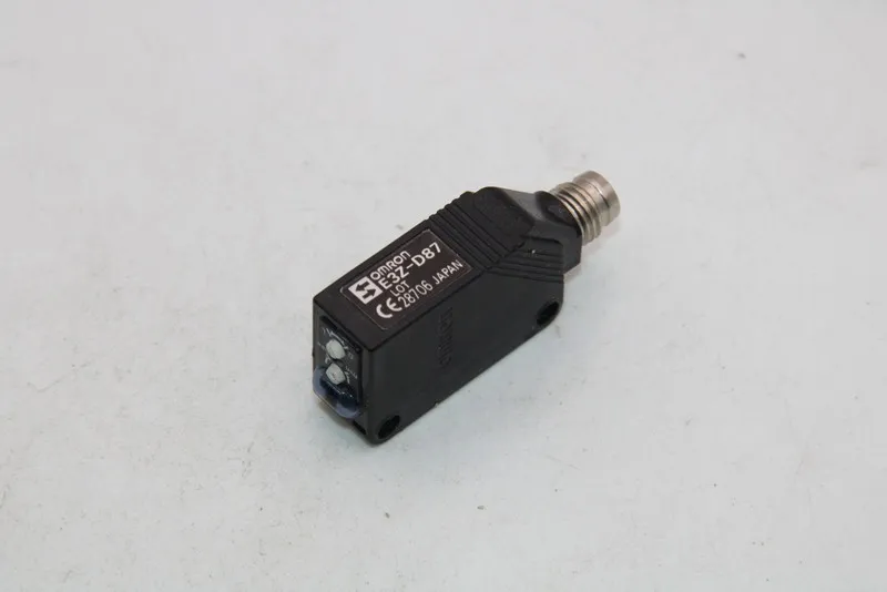 Фотоэлектрический датчик OMRON E3Z-D87 photoelectric sensor 12 to 24VDC — фото лота 1
