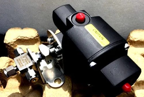 Клапан Swagelok SS-41GXS2 Three way ball valve 1/8 shipping