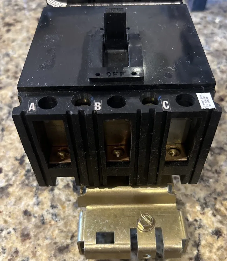 Автоматический выключатель SQUARE D FA34040 FA I-LINE 3 POLE 40 AMP 480v BLACK C