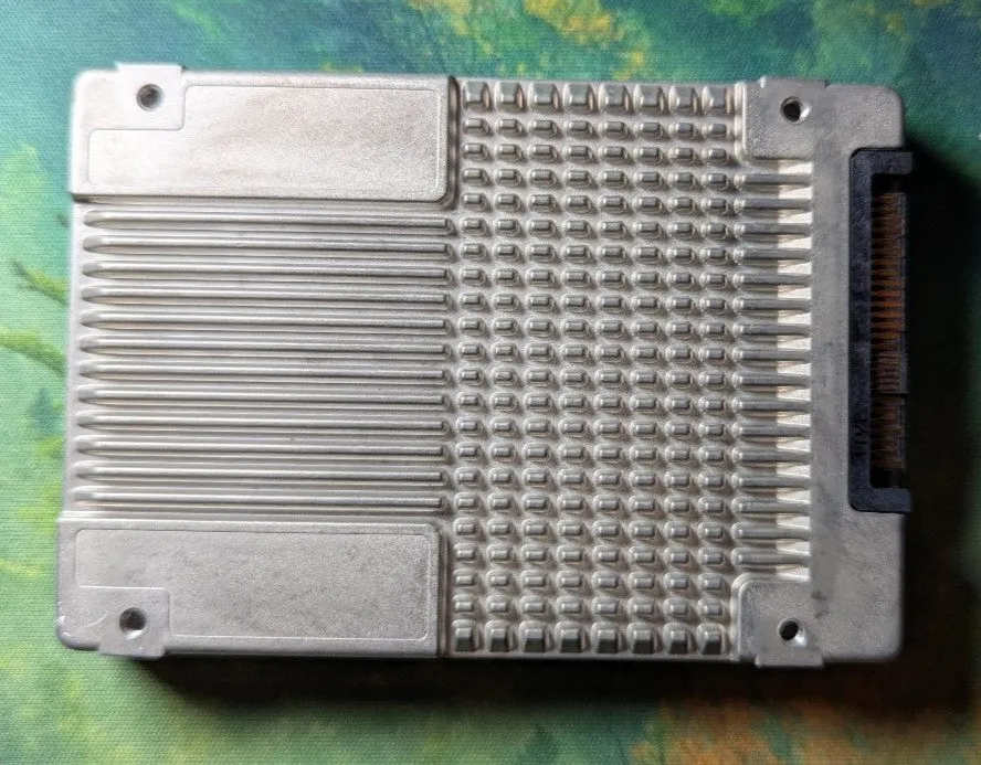 SSD-накопитель SSDPE2KX010T8 Intel DC P4510 1TB NVMe PCIe 3.1x4 3D TLC 2.5" 15mm