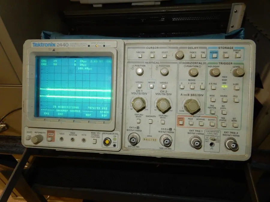 Осциллограф TEKTRONIX 2440 500 MS/s DIGITAL OSCILLOSCOPE