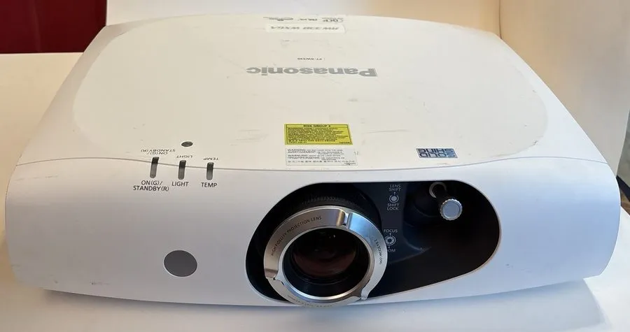 Проектор Panasonic RW330 WXGA DLP HDMI Laser Projector PT-RW330 DESCRIPTION — фото лота 1