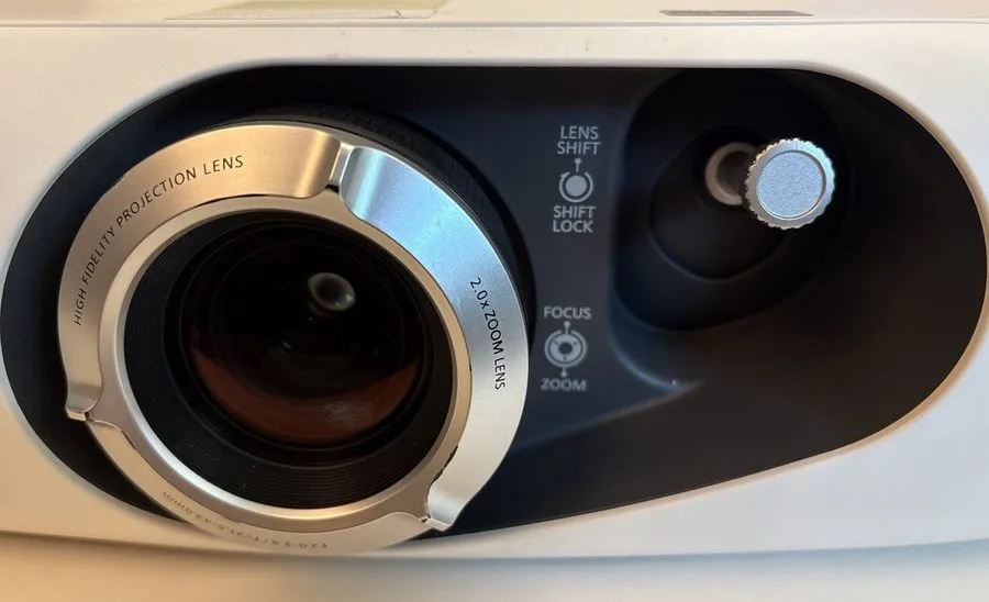 Проектор Panasonic RW330 WXGA DLP HDMI Laser Projector PT-RW330 DESCRIPTION — фото лота 3