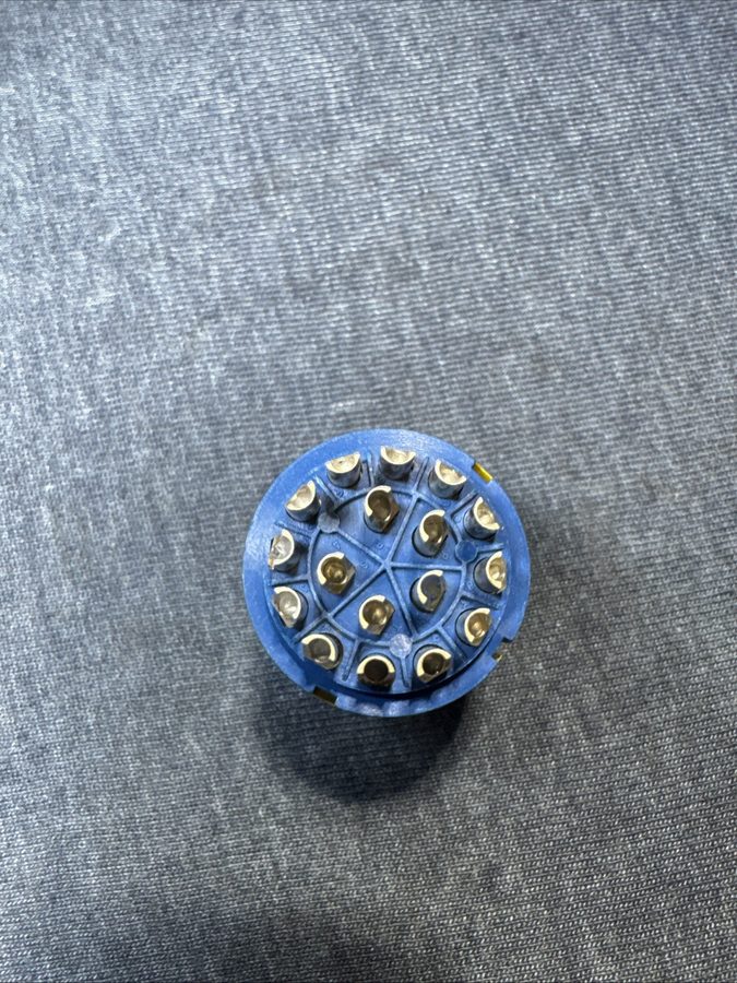 Разъём Amphenol 10-825811-29P Circular Connector Insert 97-20-29P