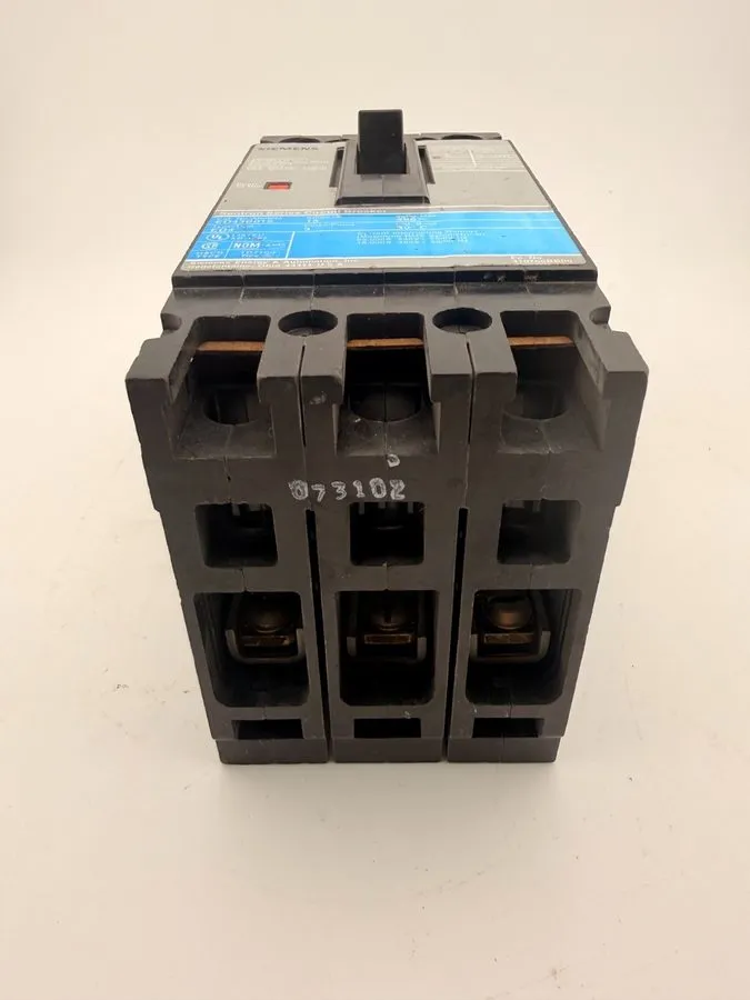 Автоматический выключатель SIEMENS SENTRON SERIES 15 AMP CIRCUIT BREAKER 3P 480 