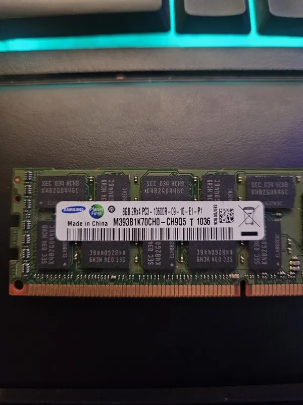 Модуль памяти HP 501536-001 Samsung 8gb 2Rx4 pc3-10600r-09-10-e1-p1 m393b1k70ch0 — фото лота 1