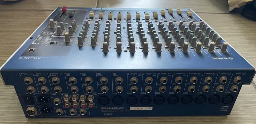 Микшерный пульт YAMAHA Mixing Console MG16/4 16 Channel Studio Live Analog Audio — фото лота 1